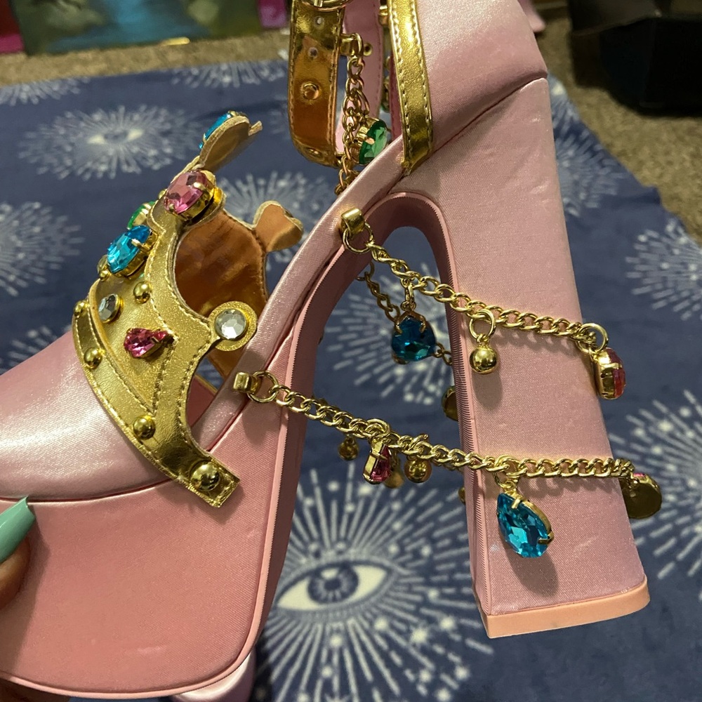 Sugar Thrillz Crowned Charmer Jeweled platform chunky heels pink sz 8 nwob new. - Picture 4 of 13